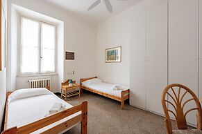 Inviting 2-bed flat near the beach