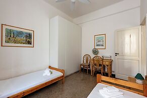 Inviting 2-bed flat near the beach