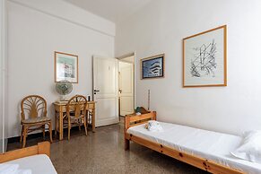Inviting 2-bed flat near the beach