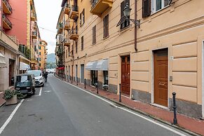 Inviting 2-bed flat near the beach