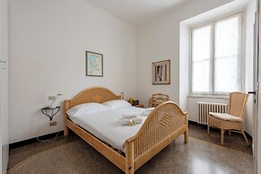 Inviting 2-bed flat near the beach