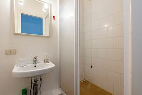 Inviting 2-bed flat near the beach