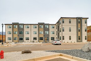 25 Mi to Zion: Rock 'n' Roll Condo w/ Mtn View!