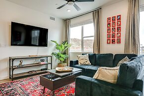 25 Mi to Zion: Rock 'n' Roll Condo w/ Mtn View!