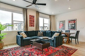 25 Mi to Zion: Rock 'n' Roll Condo w/ Mtn View!