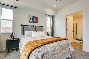 25 Mi to Zion: Rock 'n' Roll Condo w/ Mtn View!