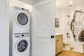 25 Mi to Zion: Rock 'n' Roll Condo w/ Mtn View!