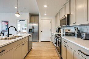 25 Mi to Zion: Rock 'n' Roll Condo w/ Mtn View!