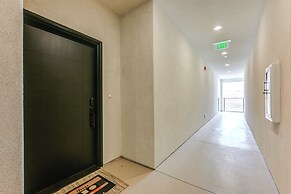 25 Mi to Zion: Rock 'n' Roll Condo w/ Mtn View!