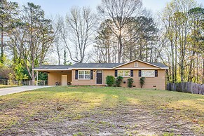 18 Mi to Downtown Atlanta: Quiet Home w/ Fire Pit