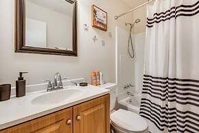 18 Mi to Downtown Atlanta: Quiet Home w/ Fire Pit