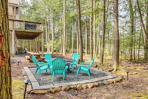 Lakefront Poconos Cabin w/ Deck & Game Room