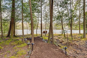 Lakefront Poconos Cabin w/ Deck & Game Room