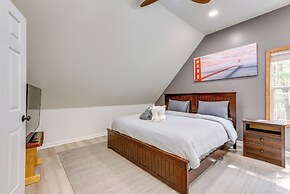 Lakefront Poconos Cabin w/ Deck & Game Room