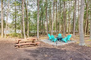 Lakefront Poconos Cabin w/ Deck & Game Room
