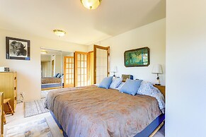 Hot Tub & Decks: Central Hood River Townhome!