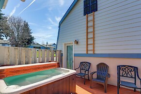 Hot Tub & Decks: Central Hood River Townhome!