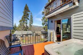 Hot Tub & Decks: Central Hood River Townhome!