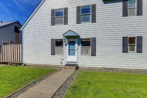 Hot Tub & Decks: Central Hood River Townhome!