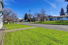 Hot Tub & Decks: Central Hood River Townhome!