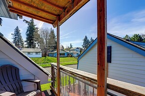 Hot Tub & Decks: Central Hood River Townhome!