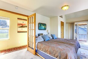 Hot Tub & Decks: Central Hood River Townhome!