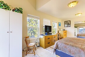 Hot Tub & Decks: Central Hood River Townhome!