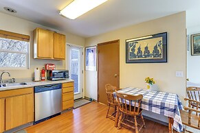 Hot Tub & Decks: Central Hood River Townhome!