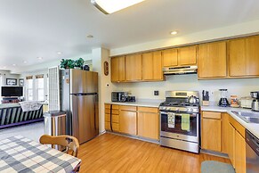 Hot Tub & Decks: Central Hood River Townhome!