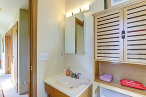 Hot Tub & Decks: Central Hood River Townhome!