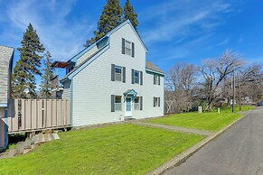 Hot Tub & Decks: Central Hood River Townhome!