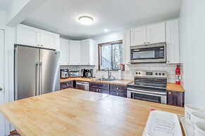 3 Mi to Tobyhanna State Park: Home w/ Serene Deck!