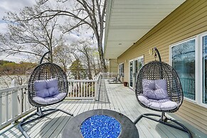 Fish & Grill: Spacious Home in Eddyville!