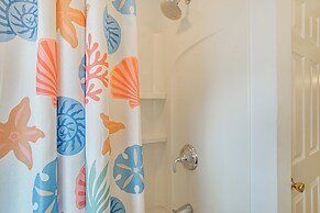 Near Beaches & Trails: Home in East Falmouth