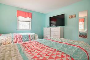 Near Beaches & Trails: Home in East Falmouth