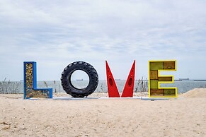 Walk to Beach & Central Park: Home in Cape Charles