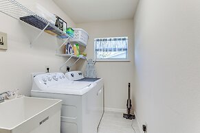 Beautiful Venice Getaway, 4 Mi to Manasota Beach!