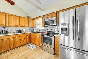Water-view Deck: Home on Dale Hollow Lake