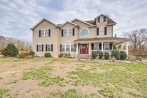 3 Mi to Shore: Spacious Gem w/ Yard in Cape May