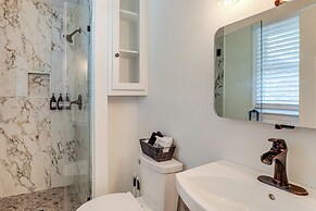 Private Dock + Pool Table: Lake Marion Getaway