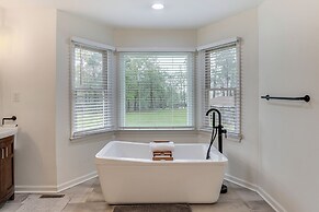 Private Dock + Pool Table: Lake Marion Getaway