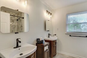 Private Dock + Pool Table: Lake Marion Getaway