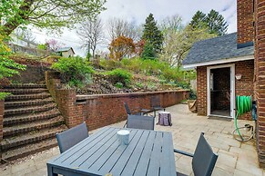 1 Mi to Dtwn Roanoke: Home w/ Yard & Mtn View!