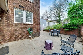 1 Mi to Dtwn Roanoke: Home w/ Yard & Mtn View!