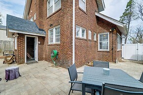 1 Mi to Dtwn Roanoke: Home w/ Yard & Mtn View!