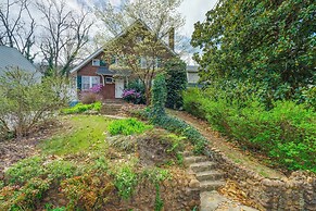 1 Mi to Dtwn Roanoke: Home w/ Yard & Mtn View!