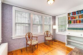 1 Mi to Dtwn Roanoke: Home w/ Yard & Mtn View!