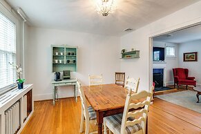 1 Mi to Dtwn Roanoke: Home w/ Yard & Mtn View!