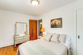 1 Mi to Dtwn Roanoke: Home w/ Yard & Mtn View!