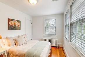 1 Mi to Dtwn Roanoke: Home w/ Yard & Mtn View!